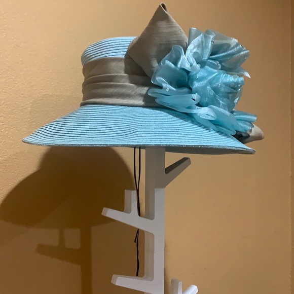Amazing hat for the Derby!